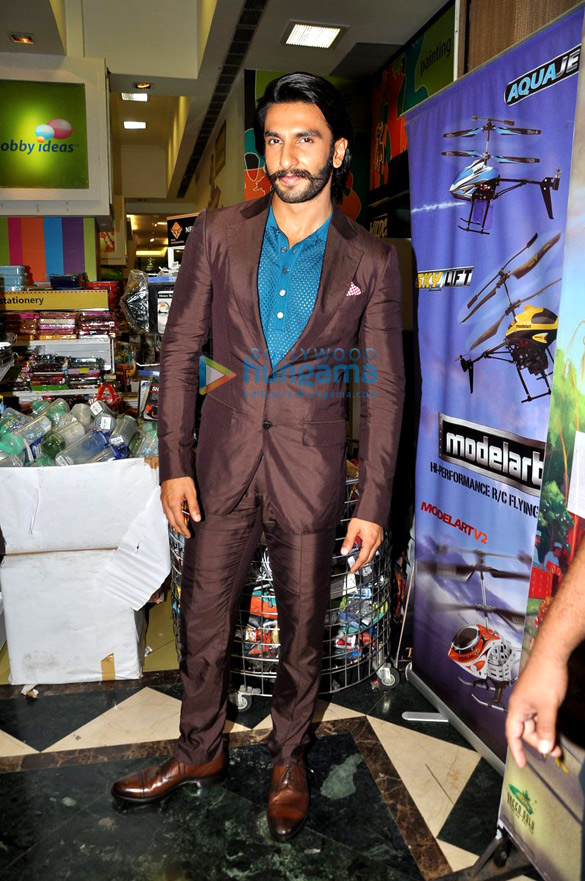 ranveer and sonakshi launch lootera mills boons collectors series 13
