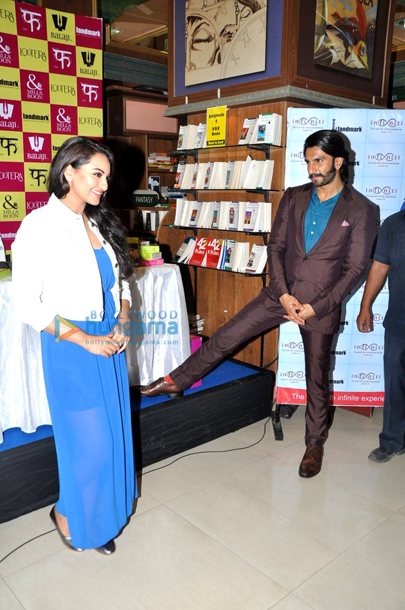 ranveer and sonakshi launch lootera mills boons collectors series 9