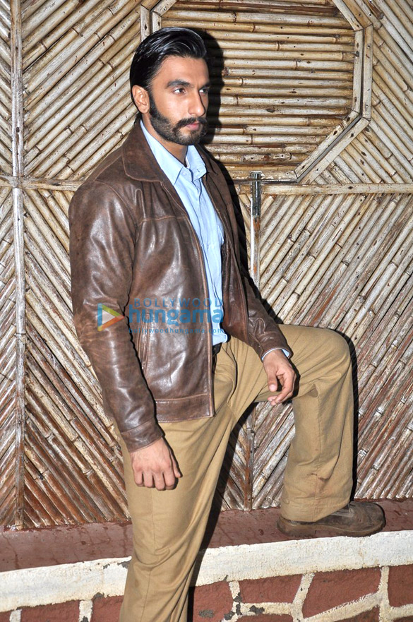 ranveer sonakshi promote lootera on the sets of uttaran 11