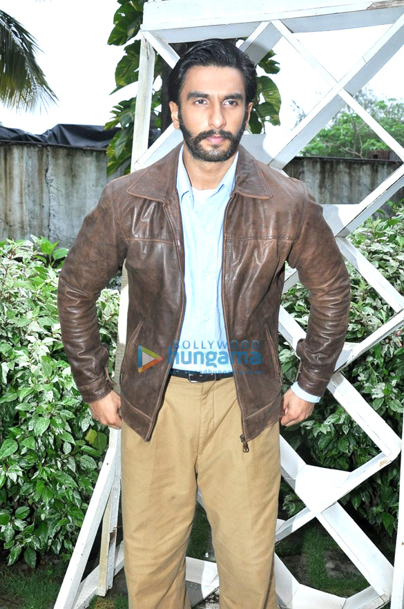 ranveer sonakshi promote lootera on the sets of uttaran 4