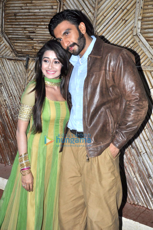 ranveer sonakshi promote lootera on the sets of uttaran 6