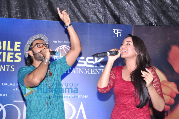 ranveer and sonakshi promote lootera at palladium 8