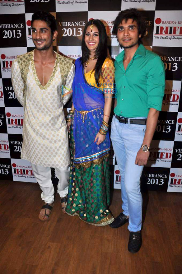 starcast of issaq at inifd fashion show vibrance 2013 11