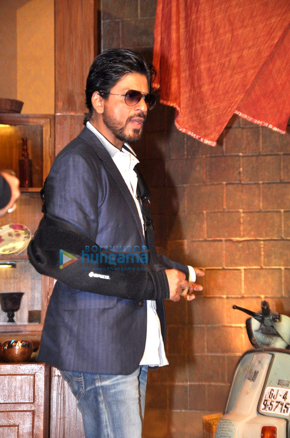 shahrukh deepika promote chennai express on comedy nights with kapil 14