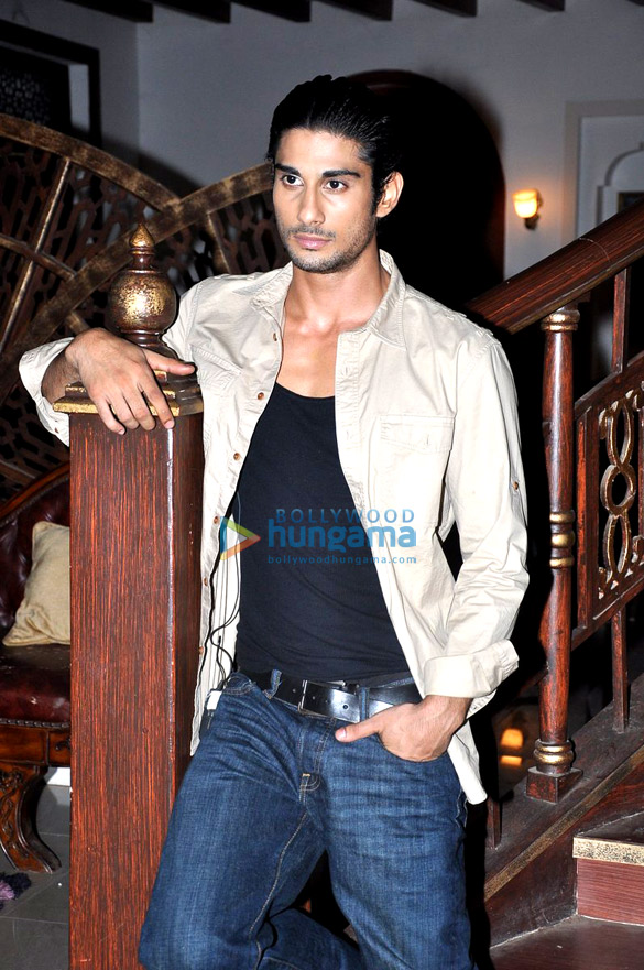 prateik promotes issaq on the sets of amita ka amit 6