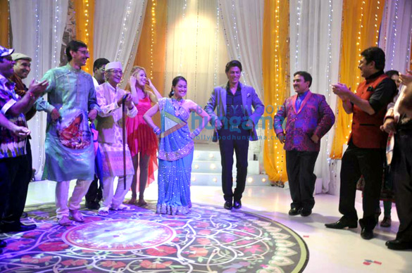 shahrukh promotes chennai express on taarak mehta ka ooltah chashmah 4