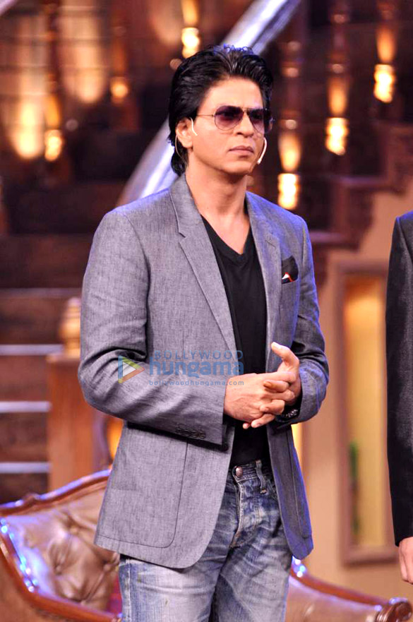shahrukh on the sets of comedy nights with kapil 9