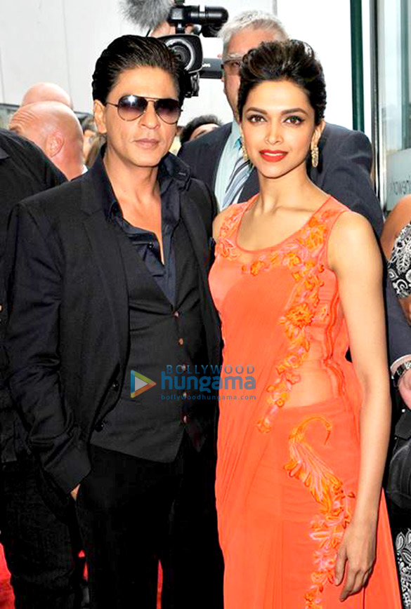 shahrukh deepika promote chennai express in uk 12