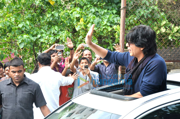 shahrukh khan leaves mannat for chennai express promotions 4