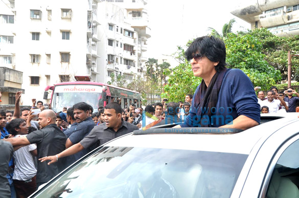 shahrukh khan leaves mannat for chennai express promotions 6