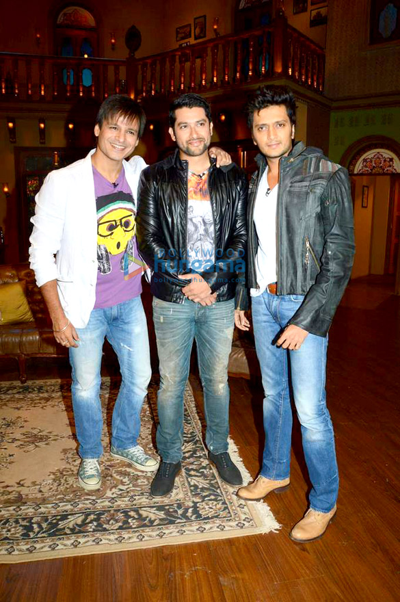 vivek ritesh aftab at comedy night with kapil 7