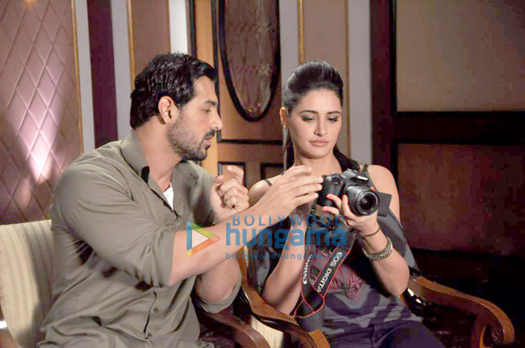 nargis john promote madras cafe at a special tv shoot 3