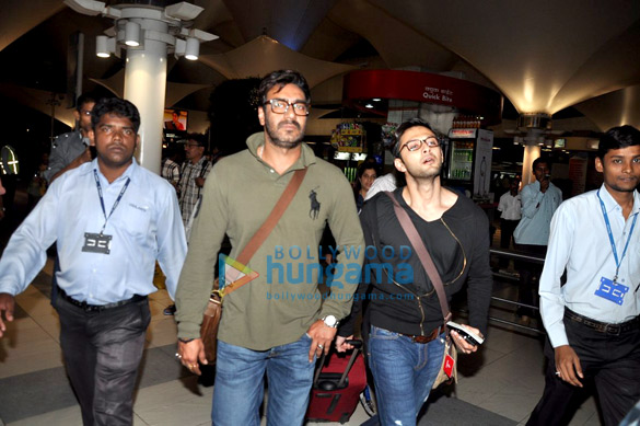 ajay kareena return from satyagraha promotions in dubai 2