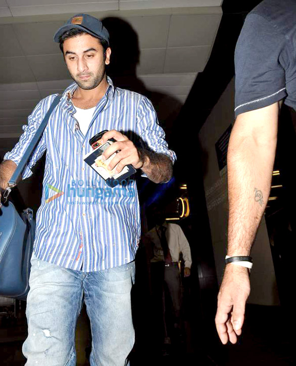 ranbir kapoor snapped arriving at the airport 4