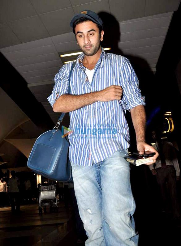 ranbir kapoor snapped arriving at the airport 5