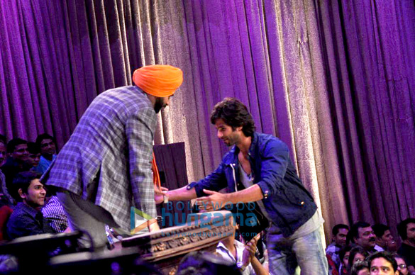 promotion of ppnh on the sets of comedy nights with kapil 7