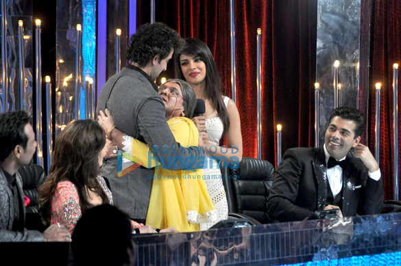 hrithik priyanka promote krrish 3 on jhalak dikhhla jaa finale 15