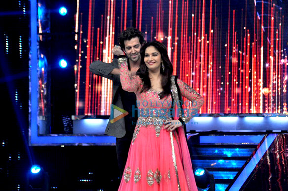 hrithik priyanka promote krrish 3 on jhalak dikhhla jaa finale 6