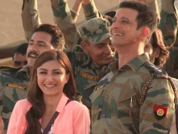 Title Song (War Chhod Naa Yaar)