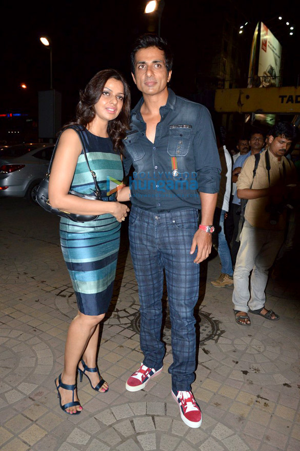 special screening of besharam 7