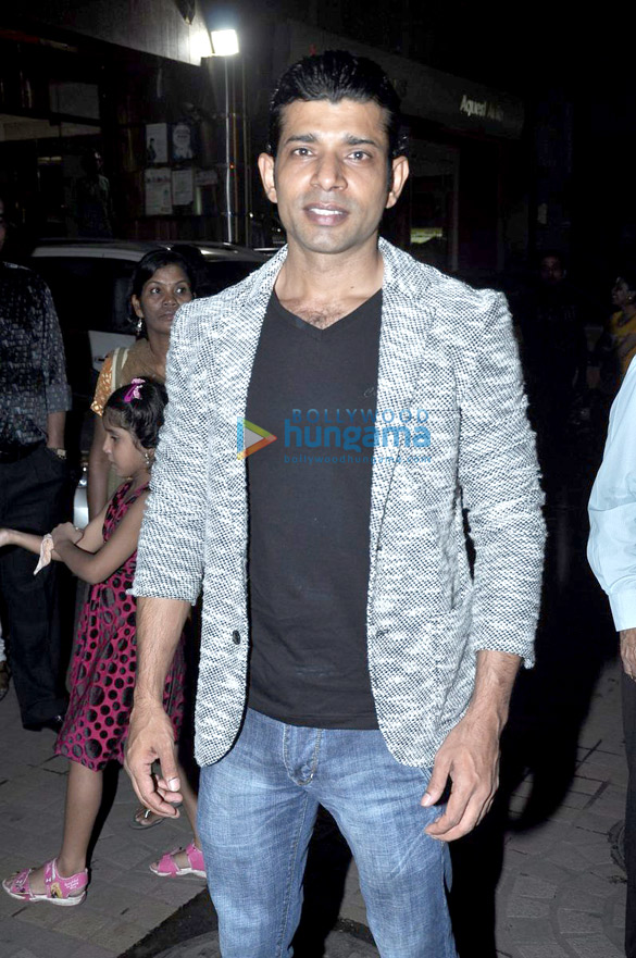 special screening of besharam 9