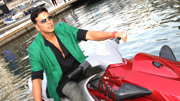 Akshay Kumar Enters The ‘Boss’ Press Conference On A Jet Ski In Dubai