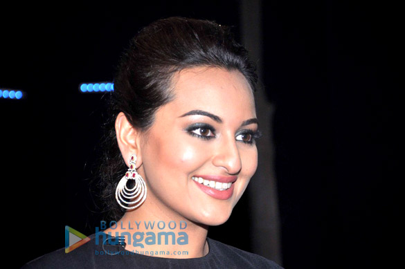 sonakshi sinha promotes r rajkumar on the sets of masterchef 7