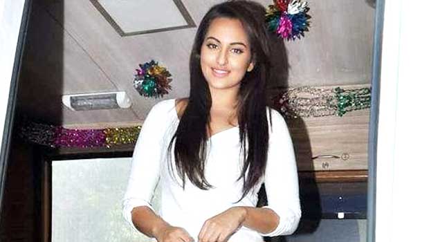 Sonakshi Launches Smile Foundation’s Mobile Hospital Van