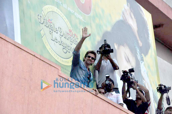 hrithik promotes krrish 3 at maratha mandir 3