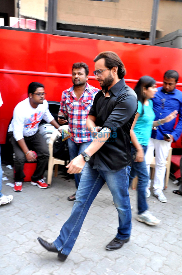 saif snapped promoting bullett raja 4