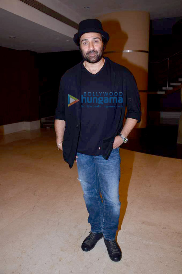 sunny deol unveils shaheed bhagat singhs wax statue 16