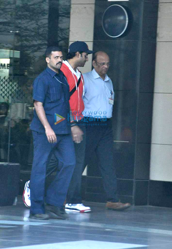 shahid sonakshi leave for dubai to promote r rajkumar 7