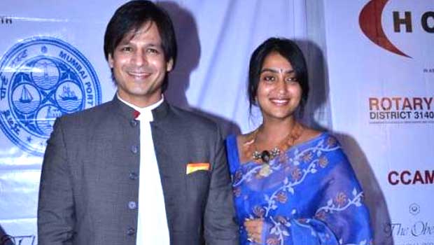 Vivek Oberoi-Prateik Pay Tribute To 26/11 Victims