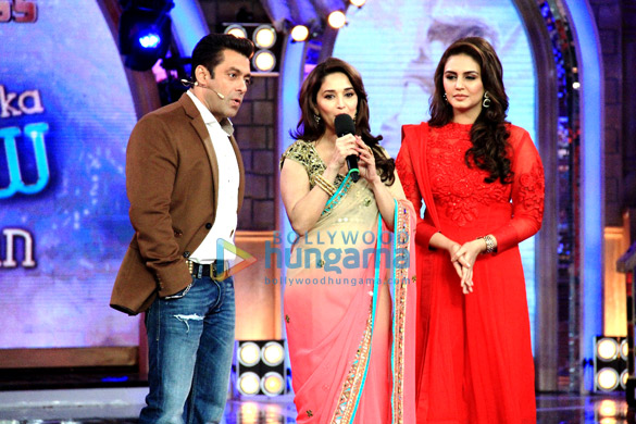 madhuri huma promote dedh ishqiya on bigg boss 7 4