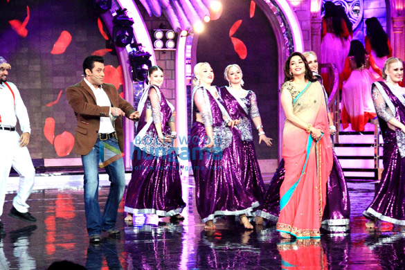 madhuri huma promote dedh ishqiya on bigg boss 7 7