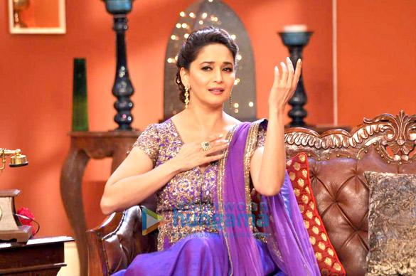 madhuri huma promote dedh ishqiya on comedy nights with kapil 6