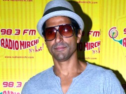 Farhan Promotes ‘Shaadi Ke Side Effects’ At Radio Mirchi