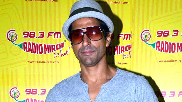 Farhan Promotes ‘Shaadi Ke Side Effects’ At Radio Mirchi