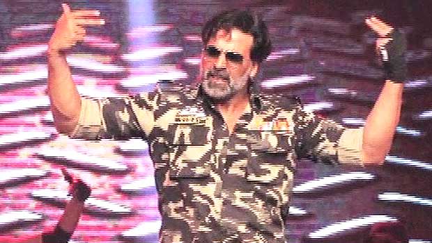 Akshay Kumar Dazzles With Holiday At Zee Cine Awards 2014