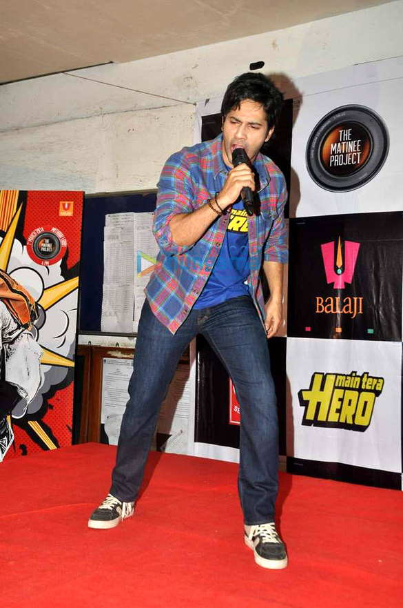 nargis varun promote main tera hero at mithibai college 3