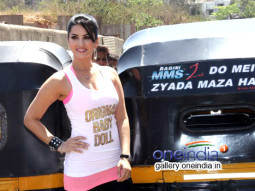 Sunny Leone Goes On A Joy ride In Rickshaw