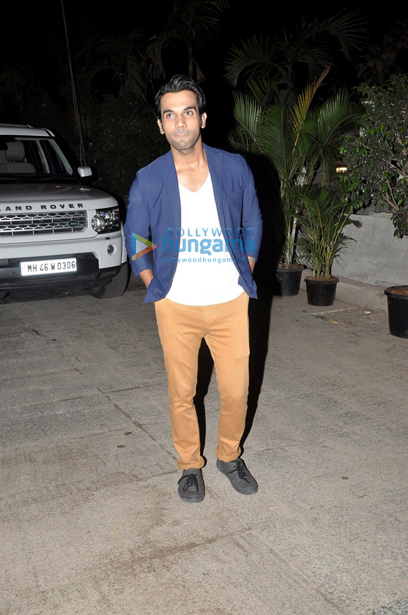 kangna hosts house warming bash queen success party 3