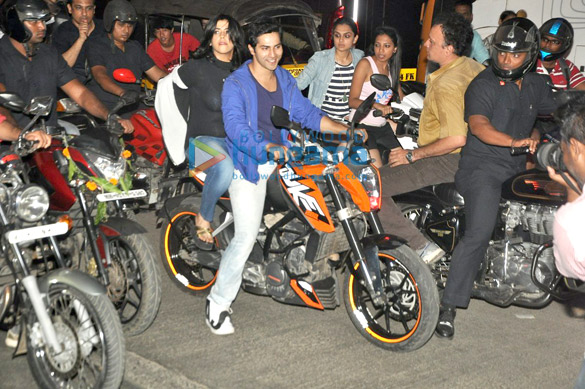 varun takes ekta for a bike ride to promote main tera hero 3