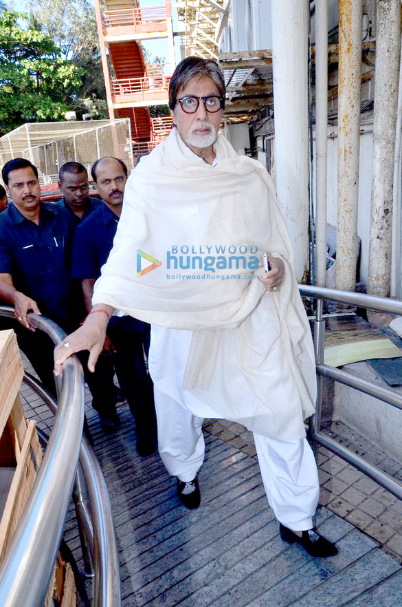 big b graces the special screening of bombay to goa 10