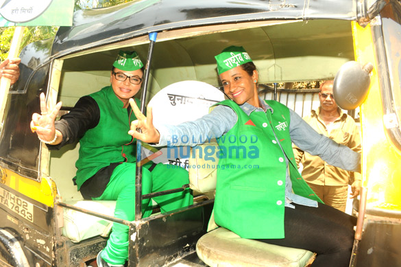 rakhi sawant drives around the town with women auto rickshaw driver 3