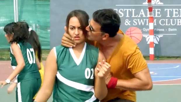 Akshay-Sonakshi Play Basketball On The Sets Of ‘Holiday’