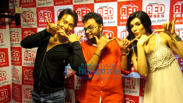 tiger shroff kriti sanon promote heropanti on 93 5 red fm 2