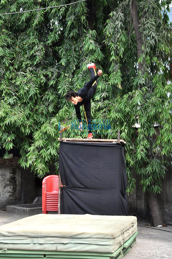 tiger shroff performs live action stunts to promote heropanti 8