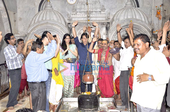 tiger kirti snapped praying at babulnath temple 4