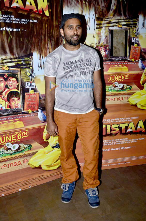 celebs grace the special screening of filmistaan 12